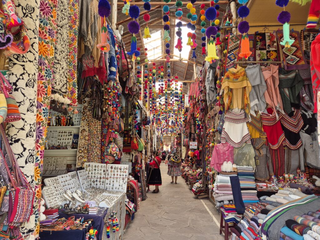 Things to do in Cusco, Peru mercado_artesanal_pisac